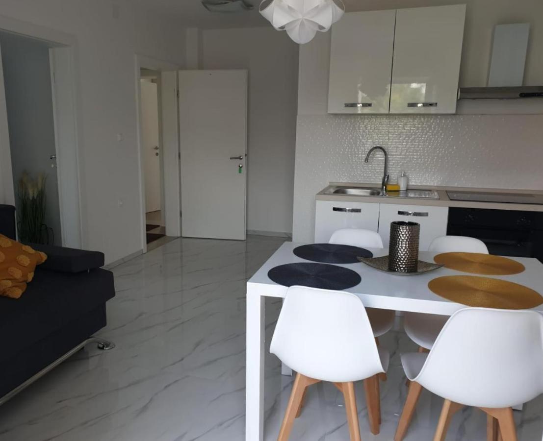 Premium Apartments Adore Novalja Exterior foto